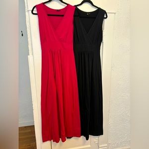 Lot of 2 maxi V-neck dresses. Dark pink and black.